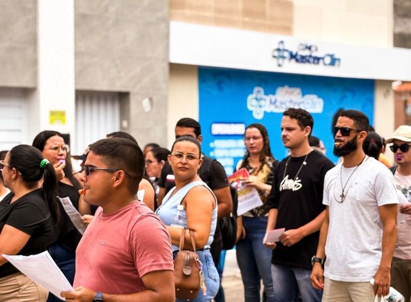 Concursados reunidos durante manifestação pública