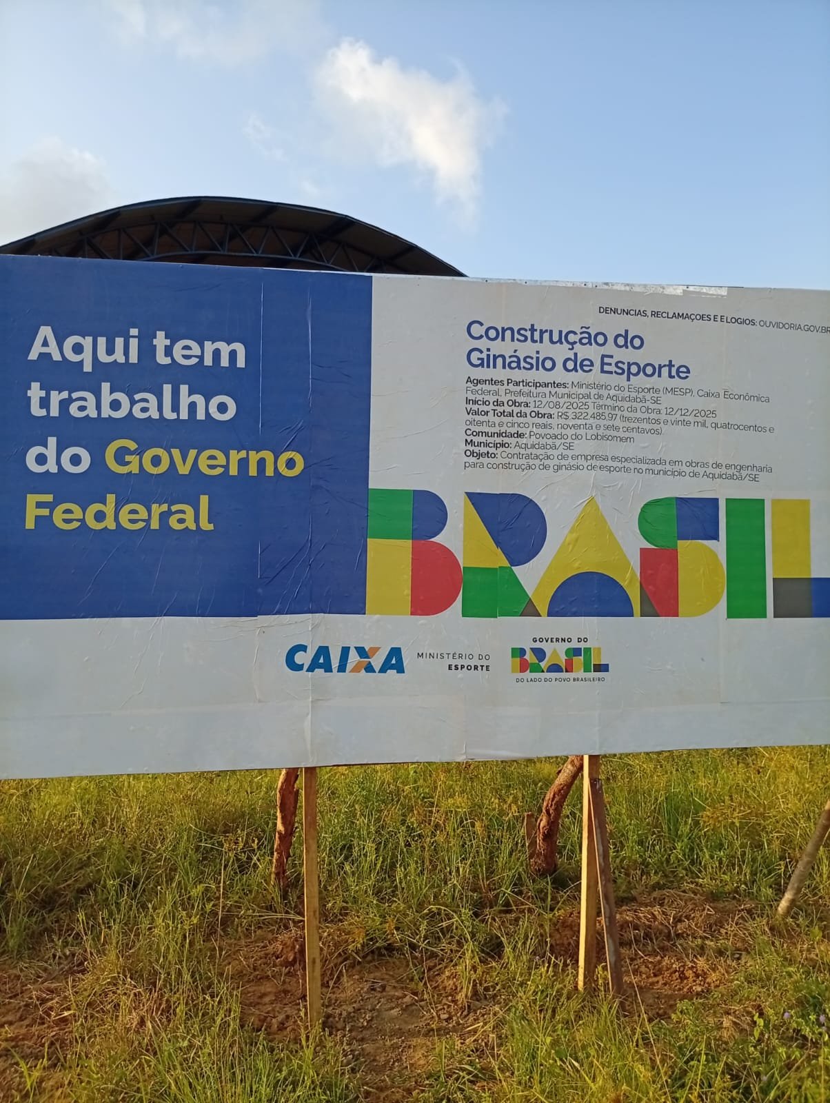 Detalhe da placa do ginásio