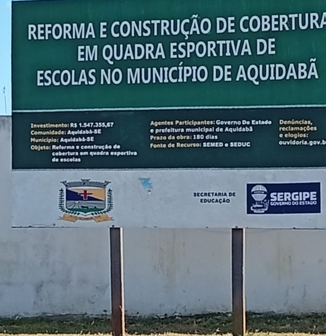 Placa da obra de cobertura da quadra esportiva